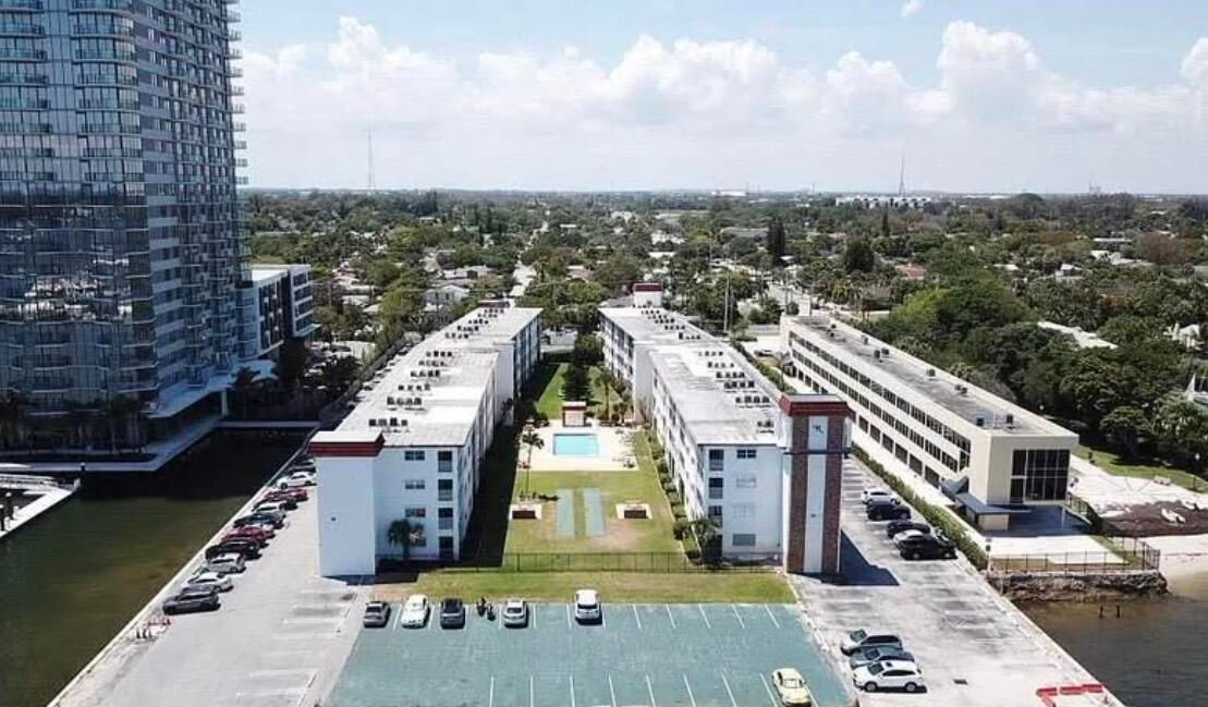 出租: $2,275 (2 贝兹, 1 浴室, 900 平方英尺)