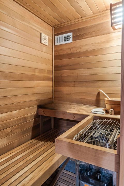 For Rent: $15,900 (3 beds, 3 baths, 2820 Square Feet)