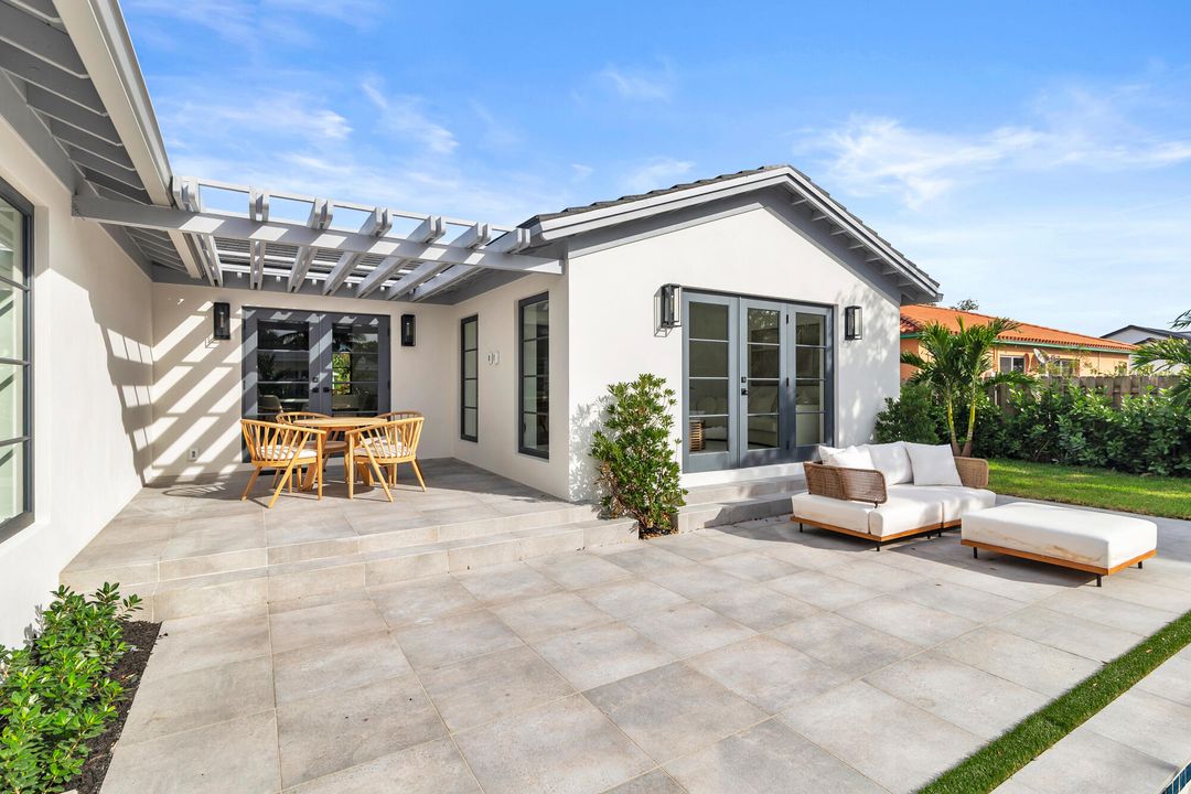 На продажу: $3,395,000 (3 спален, 2 ванн, 2702 Квадратных фут)