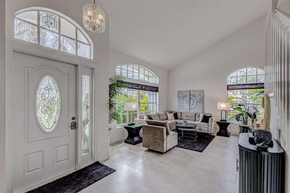 For Rent: $3,800 (3 beds, 2 baths, 1967 Square Feet)