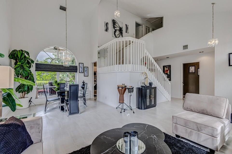 For Rent: $3,800 (3 beds, 2 baths, 1967 Square Feet)