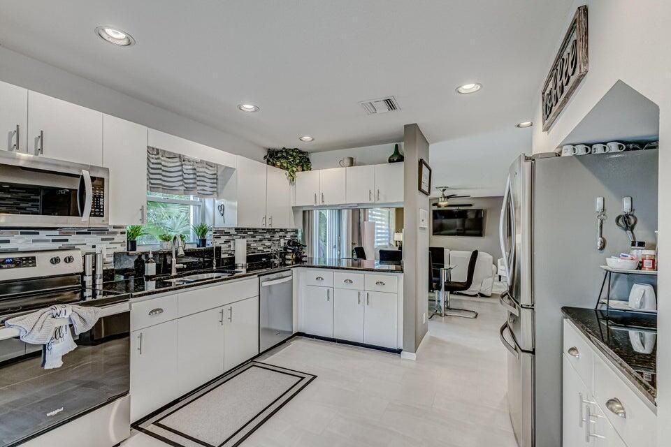 For Rent: $3,800 (3 beds, 2 baths, 1967 Square Feet)