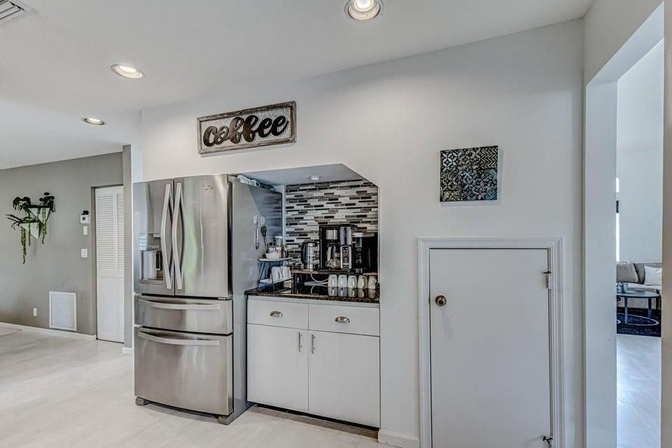 For Rent: $3,800 (3 beds, 2 baths, 1967 Square Feet)