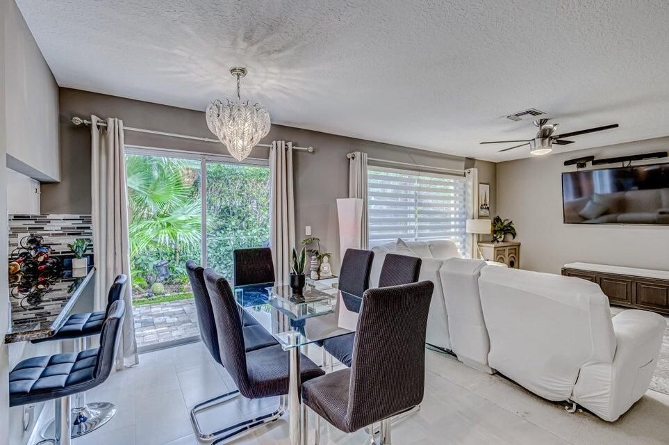 For Rent: $3,800 (3 beds, 2 baths, 1967 Square Feet)