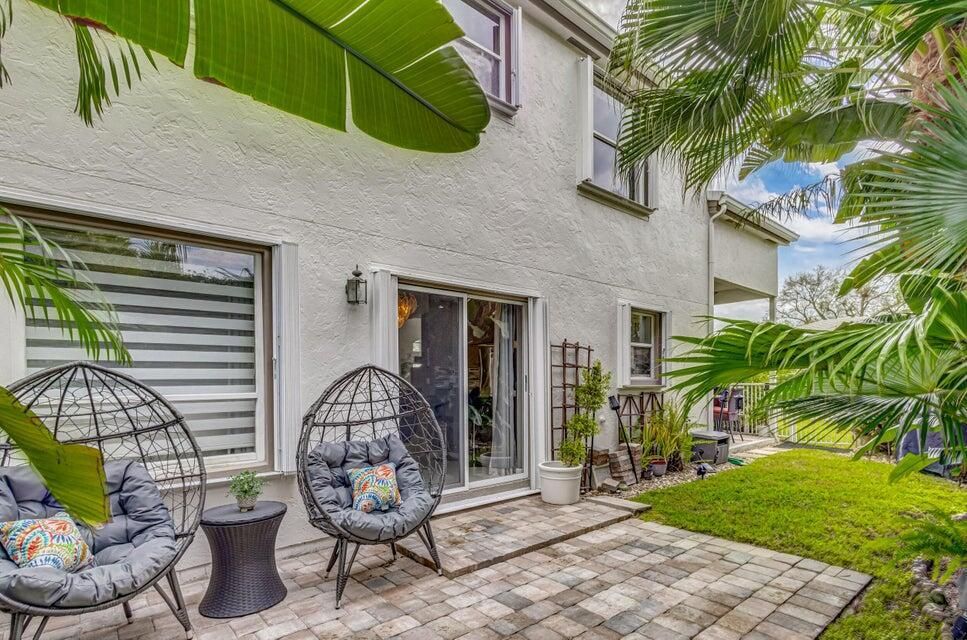 For Rent: $3,800 (3 beds, 2 baths, 1967 Square Feet)