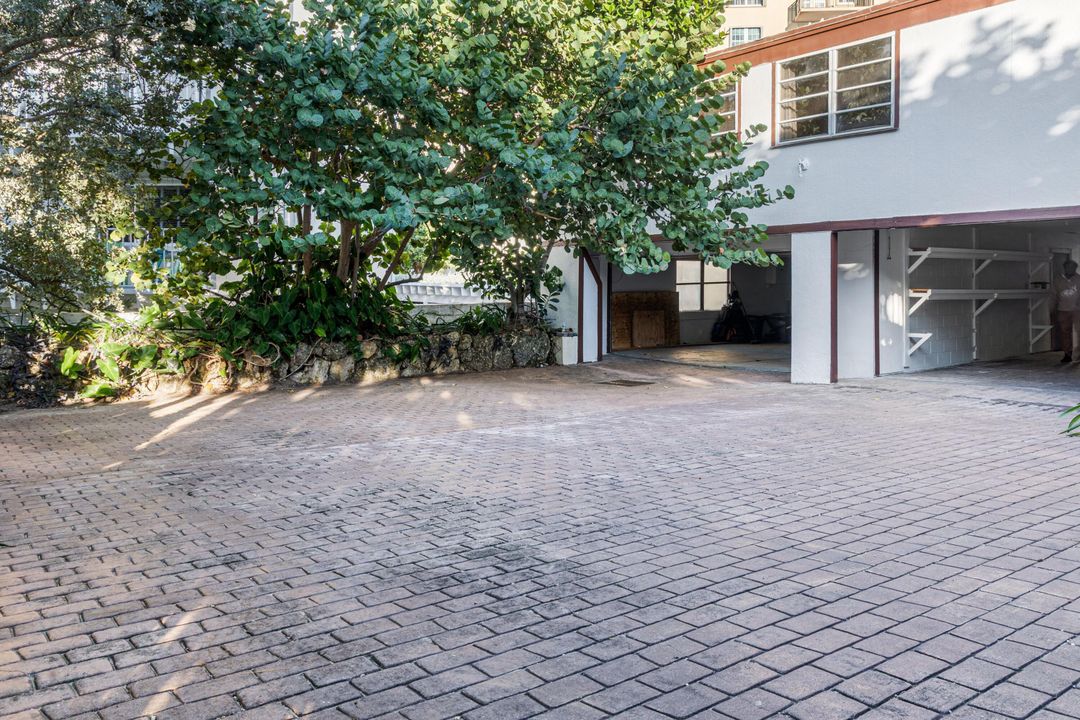 For Rent: $15,900 (3 beds, 3 baths, 2820 Square Feet)