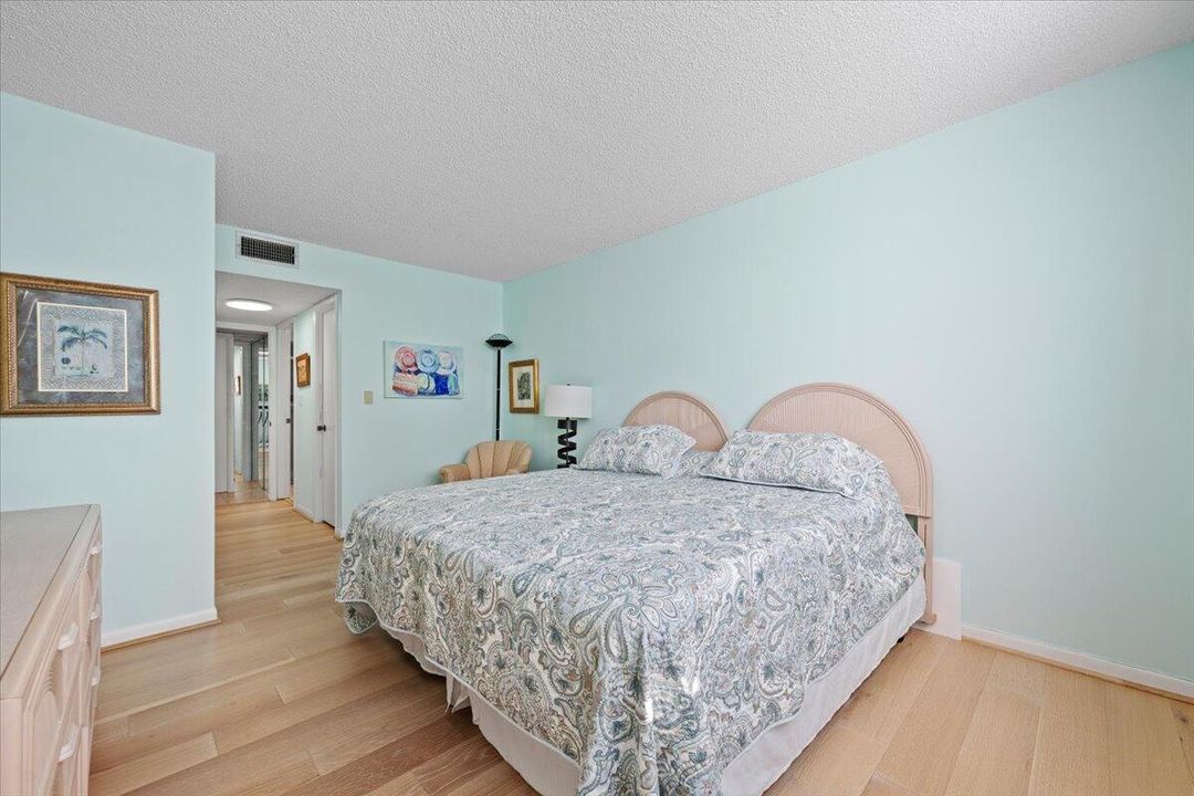 出租: $2,500 (1 贝兹, 1 浴室, 785 平方英尺)