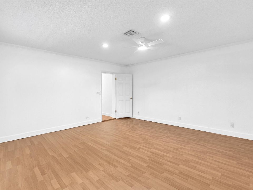 For Sale: $1,370,000 (5 beds, 4 baths, 2978 Square Feet)