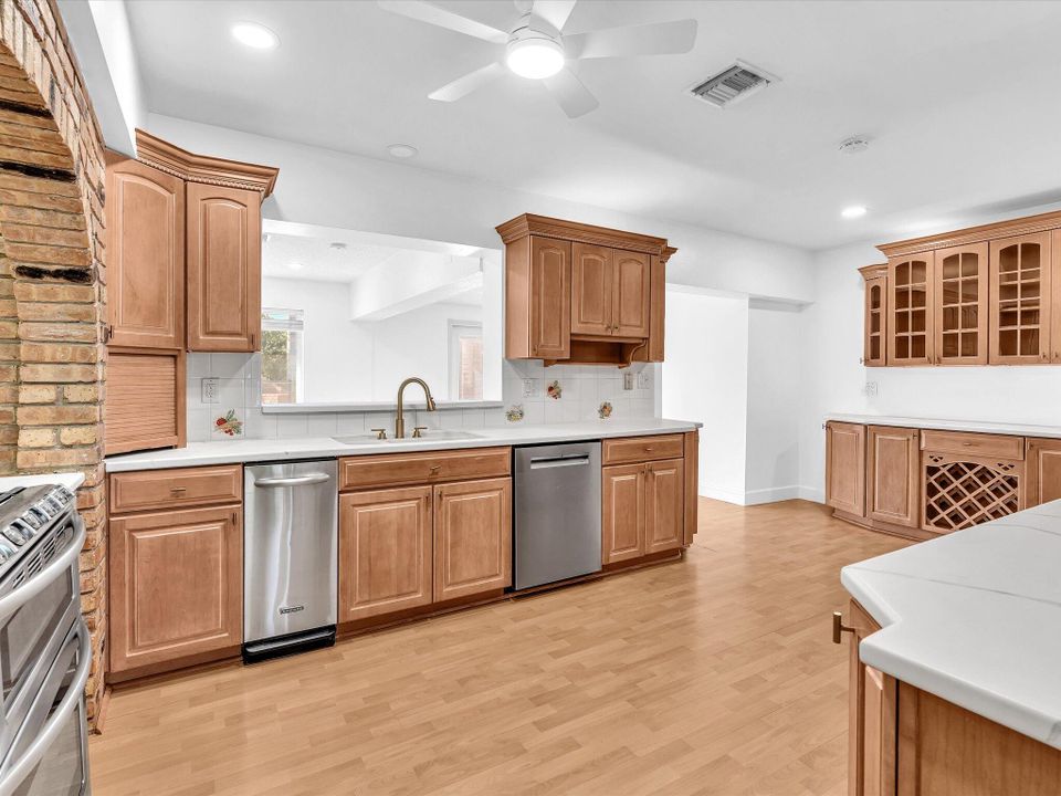 For Sale: $1,370,000 (5 beds, 4 baths, 2978 Square Feet)