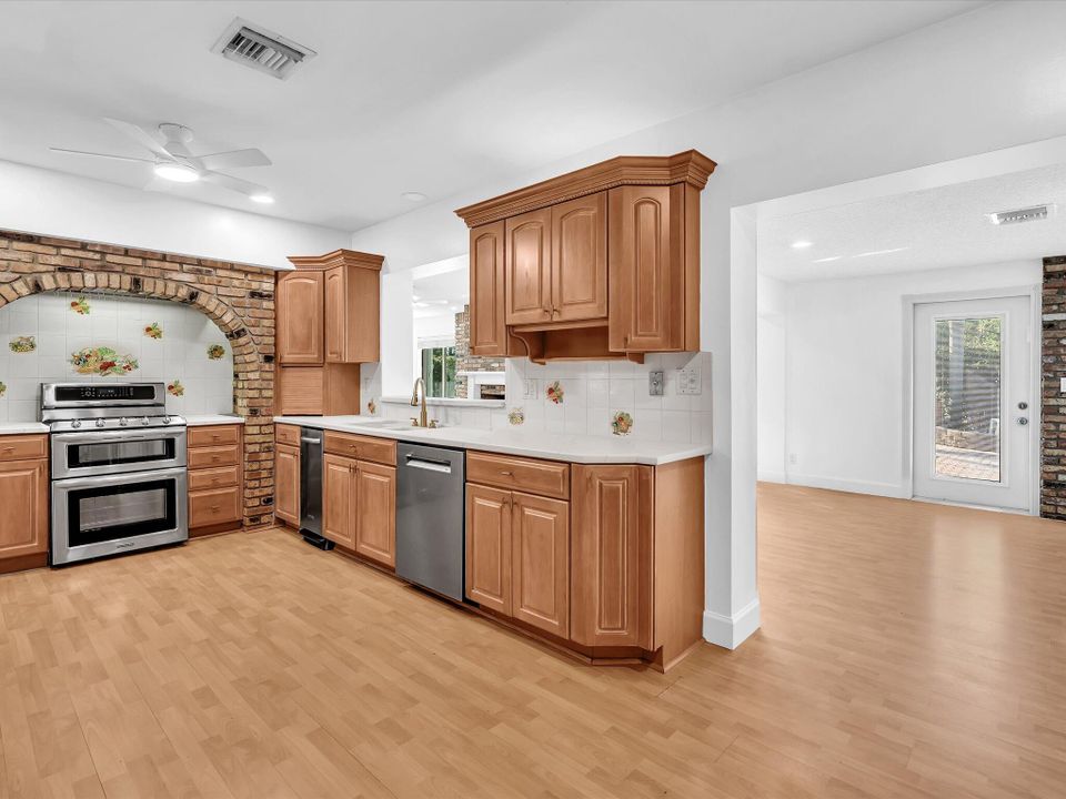 For Sale: $1,370,000 (5 beds, 4 baths, 2978 Square Feet)