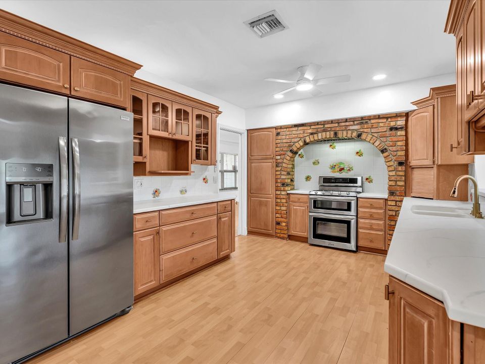 For Sale: $1,370,000 (5 beds, 4 baths, 2978 Square Feet)