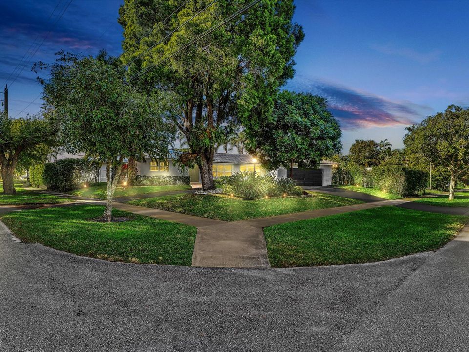 For Sale: $1,370,000 (5 beds, 4 baths, 2978 Square Feet)