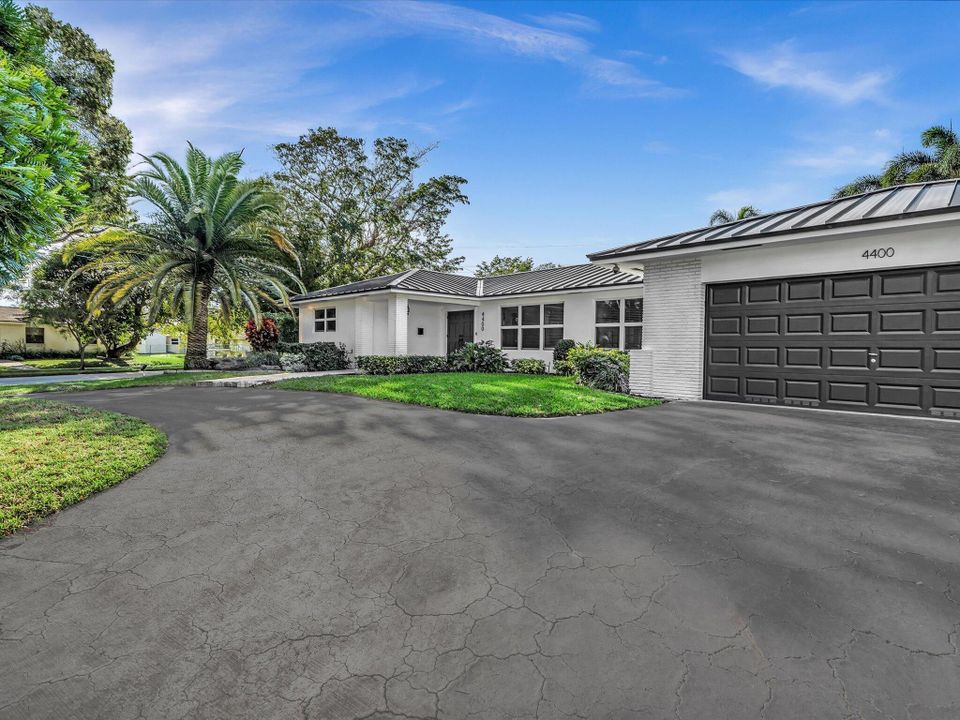 For Sale: $1,370,000 (5 beds, 4 baths, 2978 Square Feet)