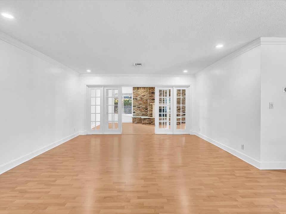 For Sale: $1,370,000 (5 beds, 4 baths, 2978 Square Feet)