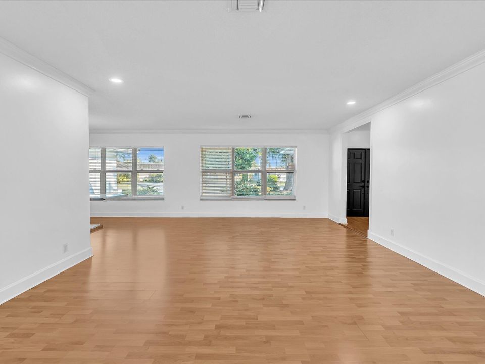 For Sale: $1,370,000 (5 beds, 4 baths, 2978 Square Feet)