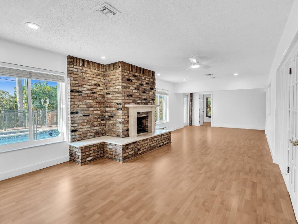 For Sale: $1,370,000 (5 beds, 4 baths, 2978 Square Feet)