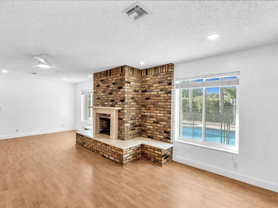 For Sale: $1,370,000 (5 beds, 4 baths, 2978 Square Feet)