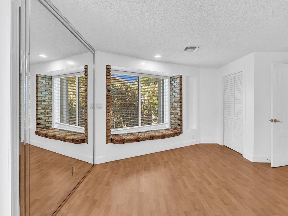 For Sale: $1,370,000 (5 beds, 4 baths, 2978 Square Feet)