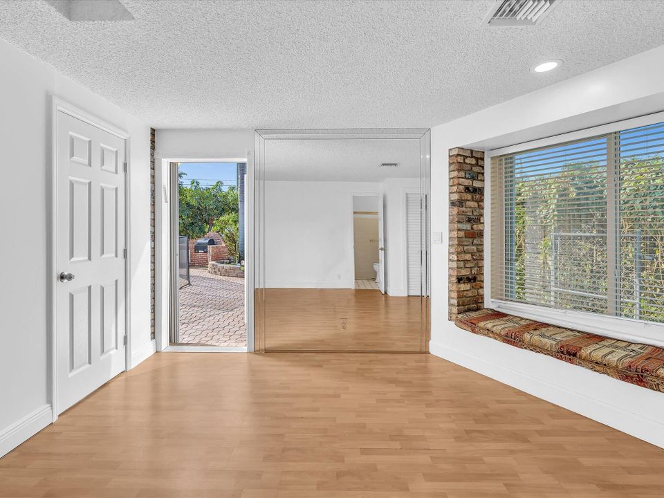 For Sale: $1,370,000 (5 beds, 4 baths, 2978 Square Feet)