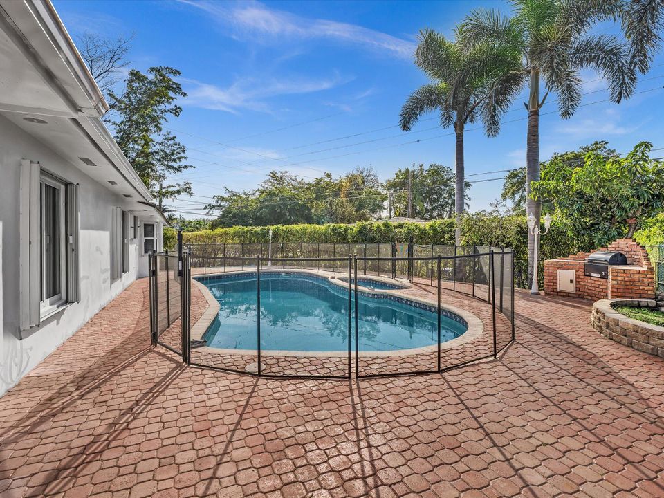 For Sale: $1,370,000 (5 beds, 4 baths, 2978 Square Feet)