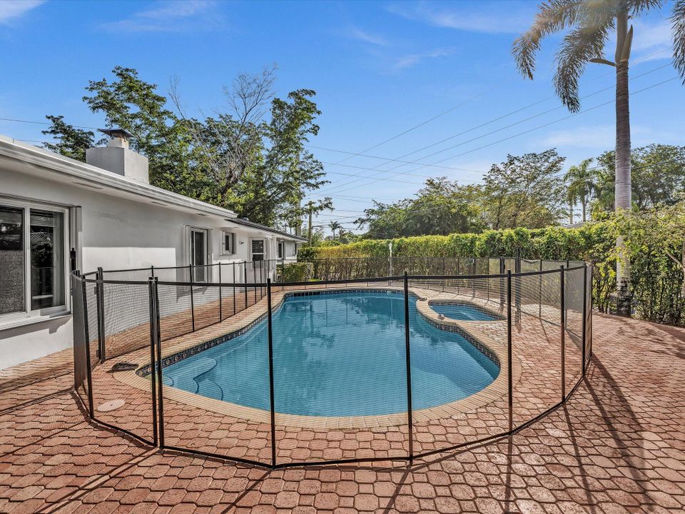 For Sale: $1,370,000 (5 beds, 4 baths, 2978 Square Feet)