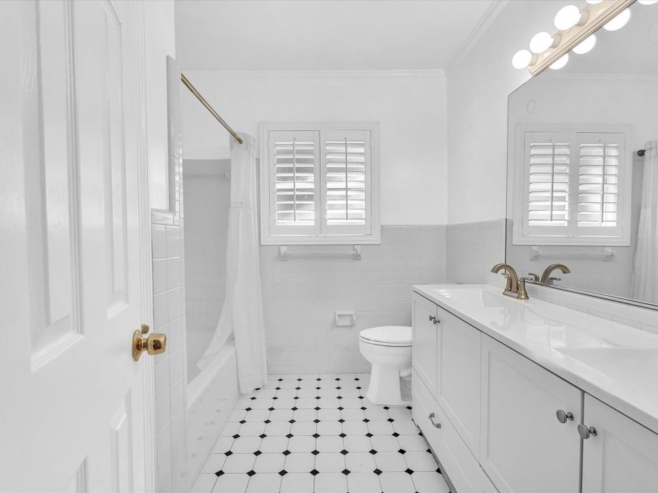 For Sale: $1,370,000 (5 beds, 4 baths, 2978 Square Feet)