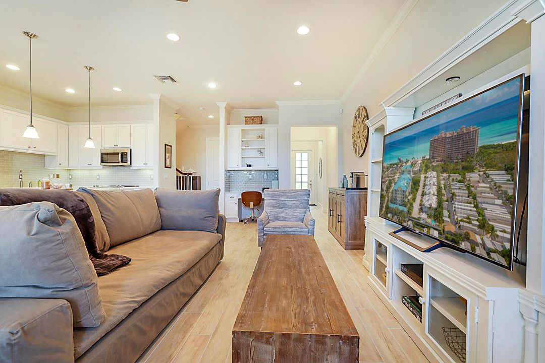 For Rent: $5,500 (3 beds, 2 baths, 1995 Square Feet)