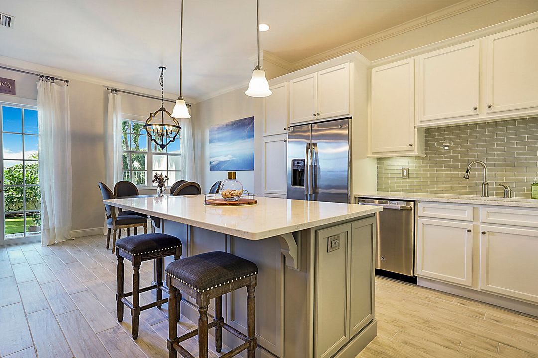 For Rent: $5,500 (3 beds, 2 baths, 1995 Square Feet)