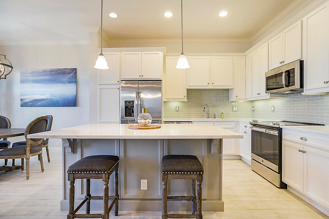 For Rent: $5,500 (3 beds, 2 baths, 1995 Square Feet)