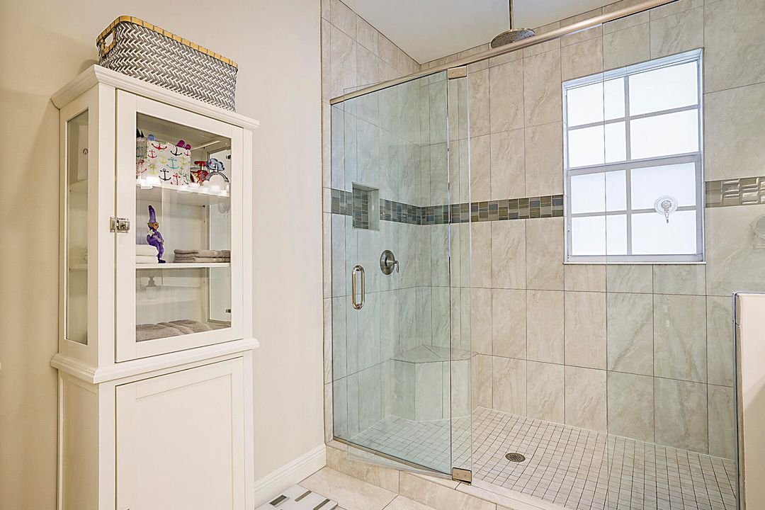 For Rent: $5,500 (3 beds, 2 baths, 1995 Square Feet)