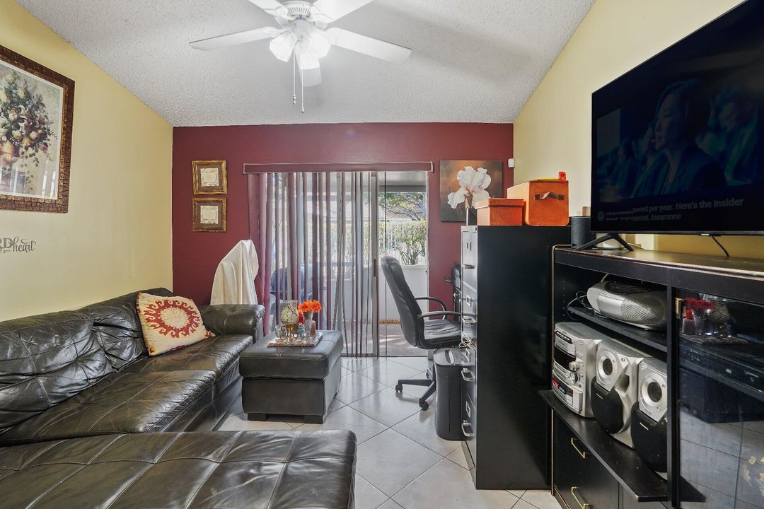 For Sale: $340,000 (2 beds, 2 baths, 1044 Square Feet)