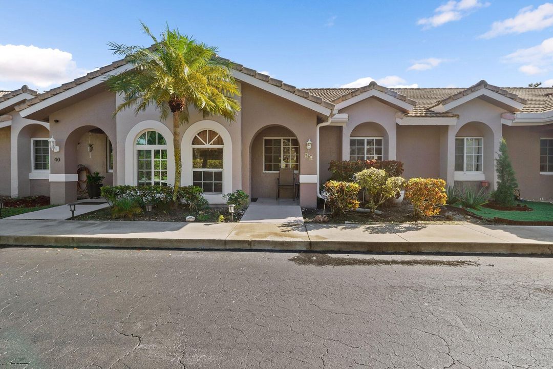 For Sale: $340,000 (2 beds, 2 baths, 1044 Square Feet)