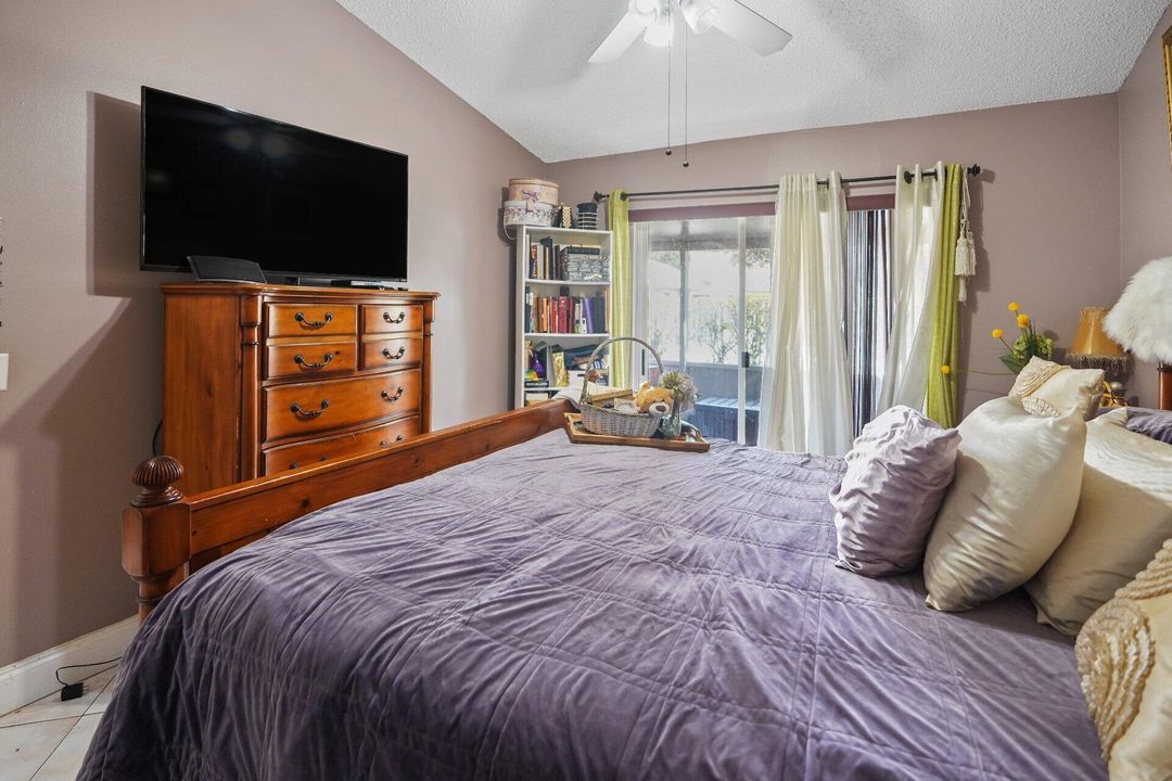 For Sale: $340,000 (2 beds, 2 baths, 1044 Square Feet)