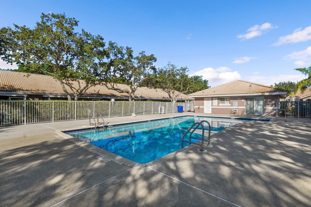 For Sale: $340,000 (2 beds, 2 baths, 1044 Square Feet)