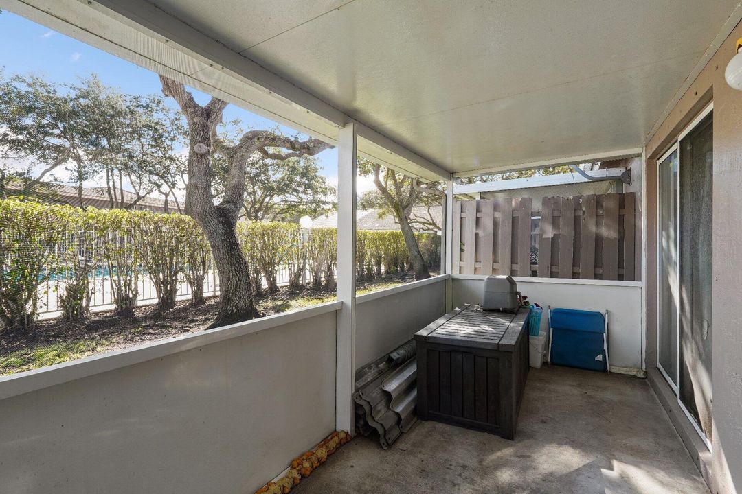 For Sale: $340,000 (2 beds, 2 baths, 1044 Square Feet)