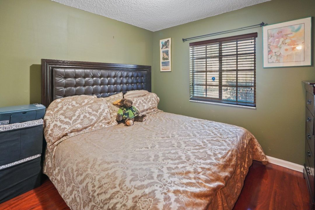 For Sale: $340,000 (2 beds, 2 baths, 1044 Square Feet)