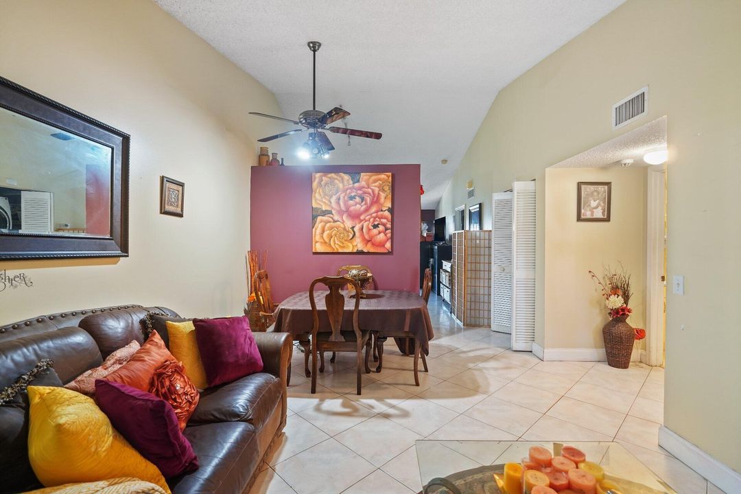 For Sale: $340,000 (2 beds, 2 baths, 1044 Square Feet)