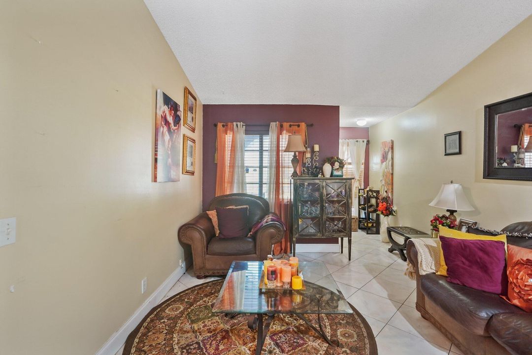 For Sale: $340,000 (2 beds, 2 baths, 1044 Square Feet)