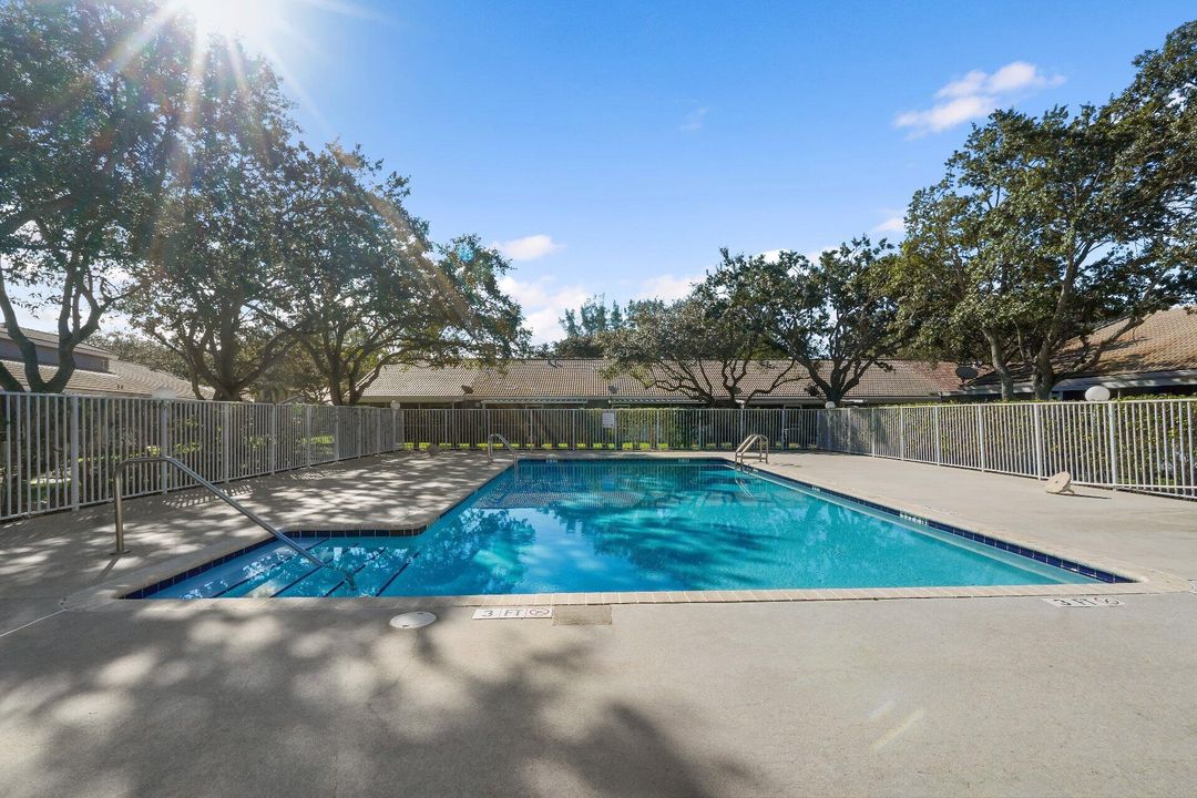 For Sale: $340,000 (2 beds, 2 baths, 1044 Square Feet)