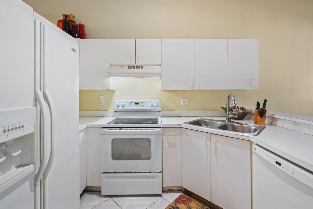 For Sale: $340,000 (2 beds, 2 baths, 1044 Square Feet)