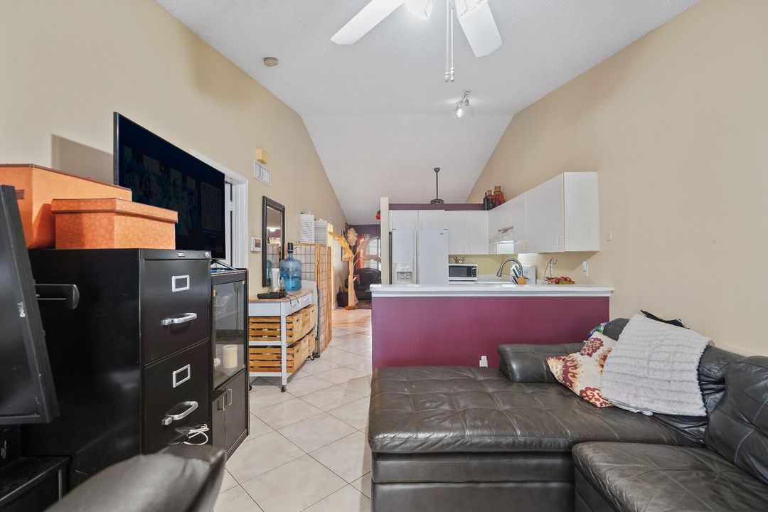 For Sale: $340,000 (2 beds, 2 baths, 1044 Square Feet)