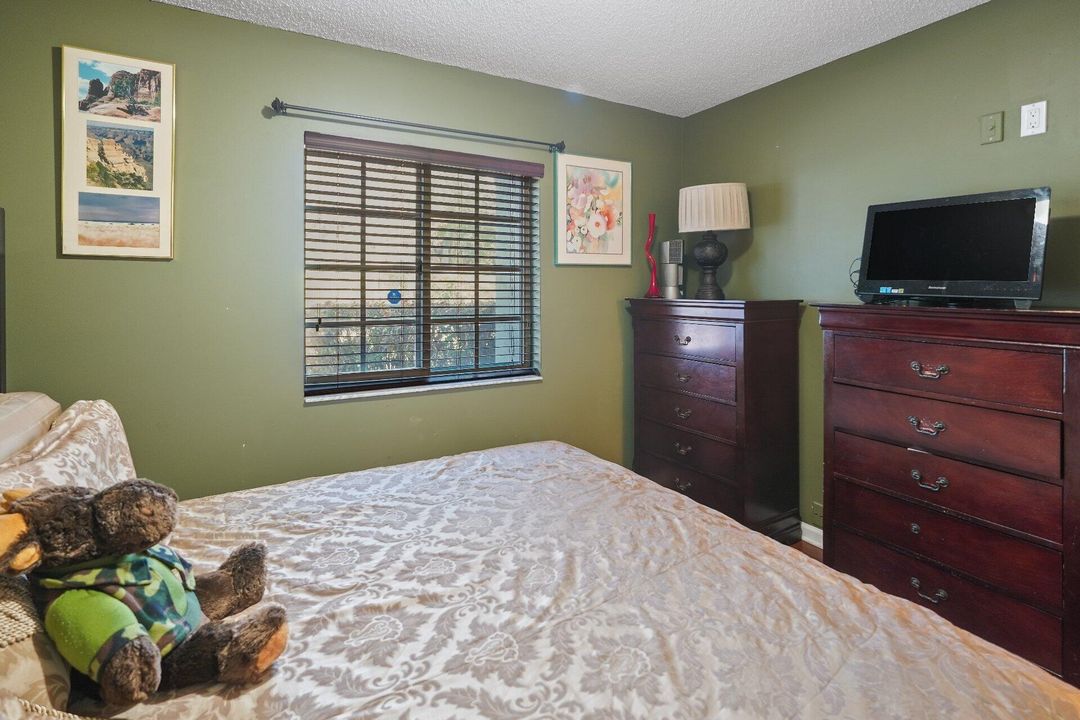 For Sale: $340,000 (2 beds, 2 baths, 1044 Square Feet)