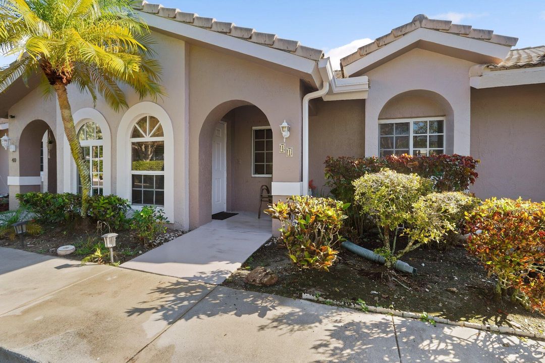 For Sale: $340,000 (2 beds, 2 baths, 1044 Square Feet)