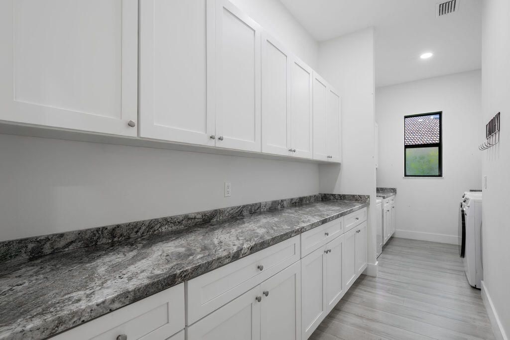 En Renta: $3,900 (3 camas, 3 baños, 2320 Pies cuadrados)