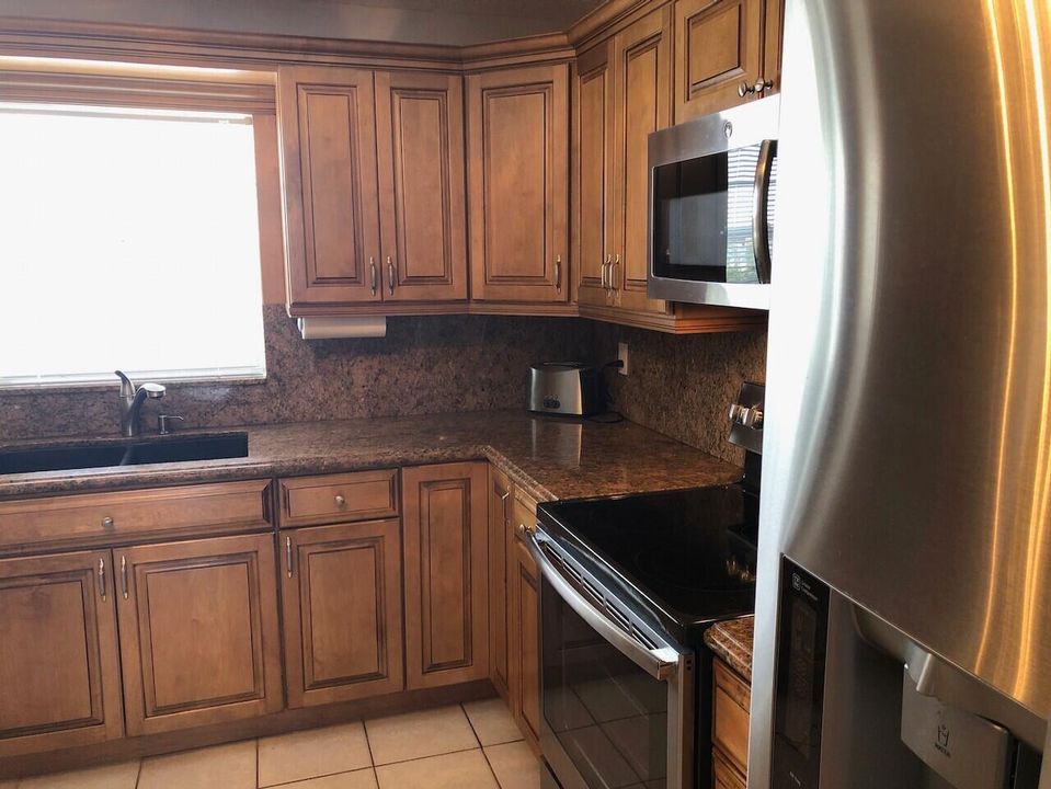 出租: $3,200 (2 贝兹, 2 浴室, 1440 平方英尺)