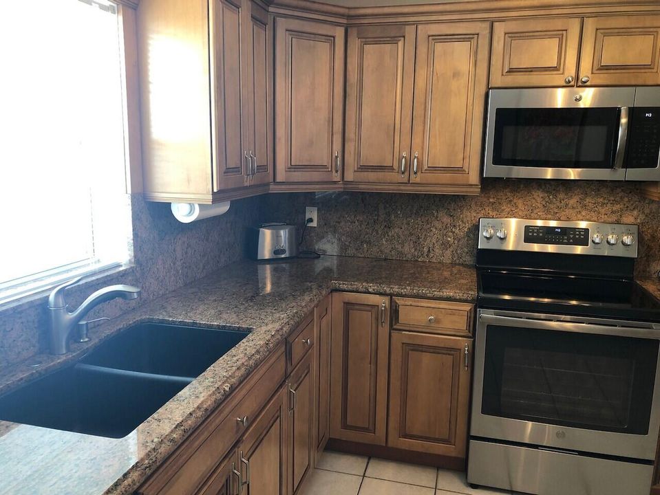 出租: $3,200 (2 贝兹, 2 浴室, 1440 平方英尺)