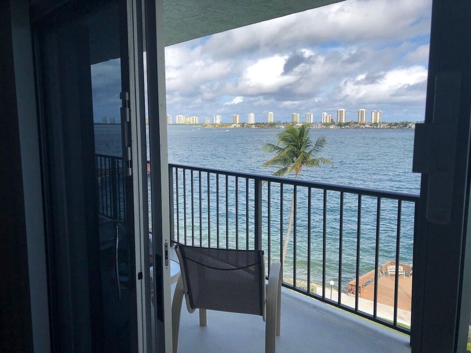 出租: $3,200 (2 贝兹, 2 浴室, 1440 平方英尺)