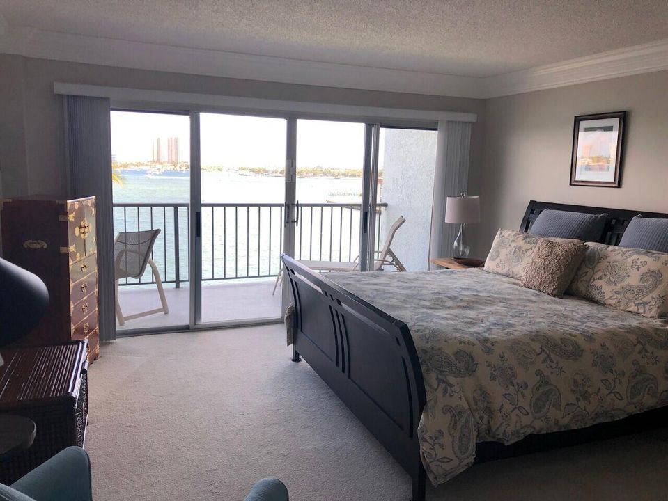 出租: $3,200 (2 贝兹, 2 浴室, 1440 平方英尺)