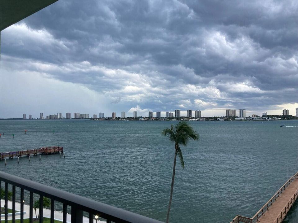 出租: $3,200 (2 贝兹, 2 浴室, 1440 平方英尺)