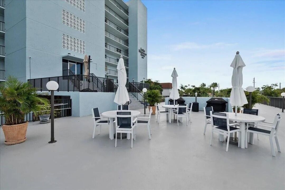 出租: $3,200 (2 贝兹, 2 浴室, 1440 平方英尺)